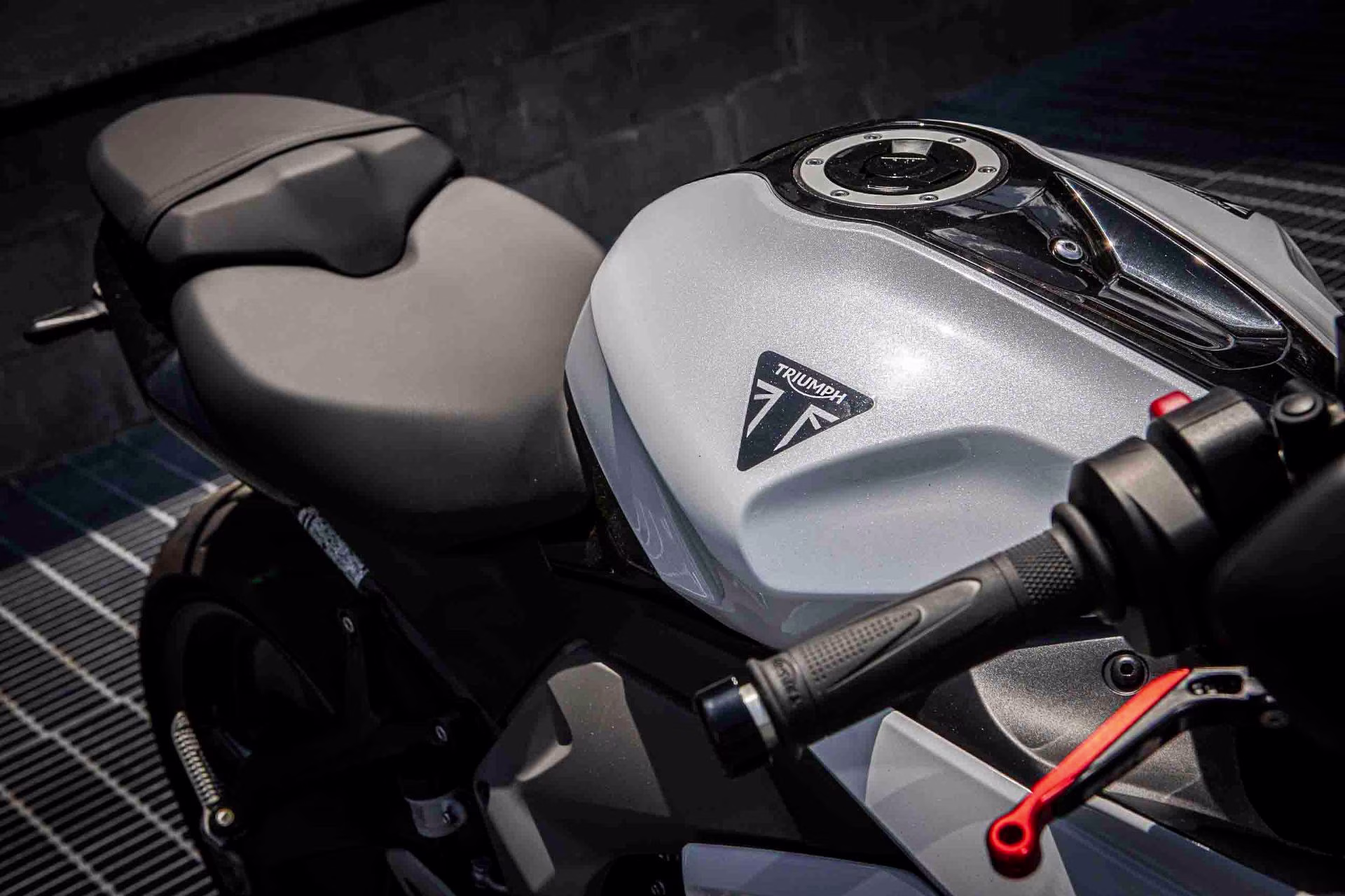 2025 Snowdonia White / Sapphire Black Triumph Daytona 660 Motorcycle