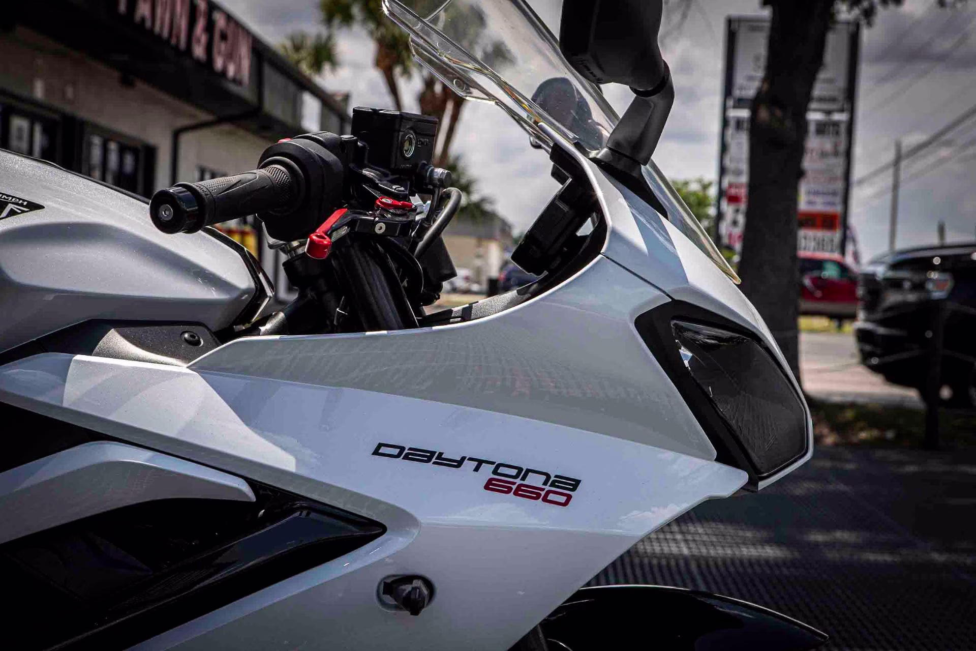 2025 Snowdonia White / Sapphire Black Triumph Daytona 660 Motorcycle