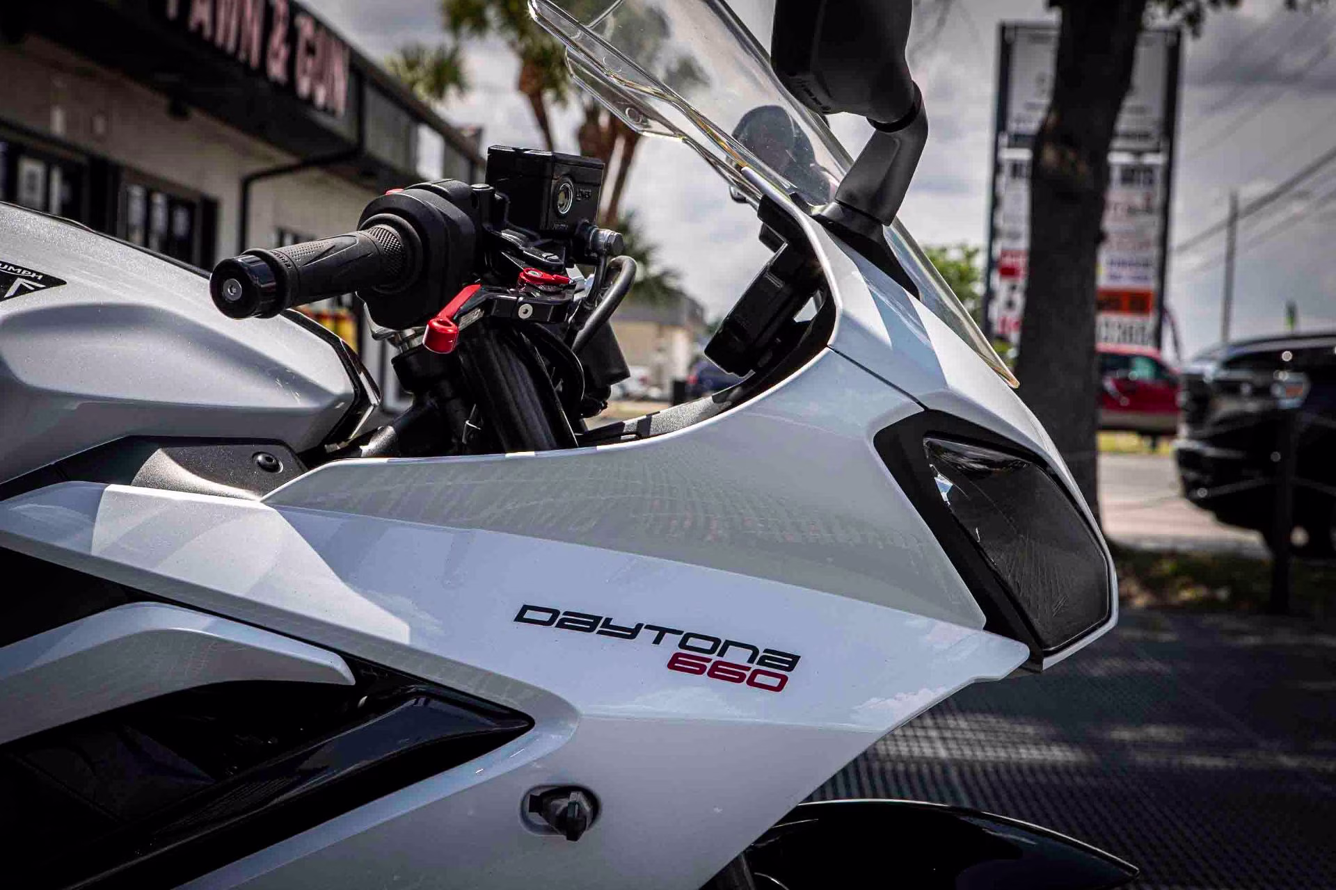 2025 Snowdonia White / Sapphire Black Triumph Daytona 660 Motorcycle