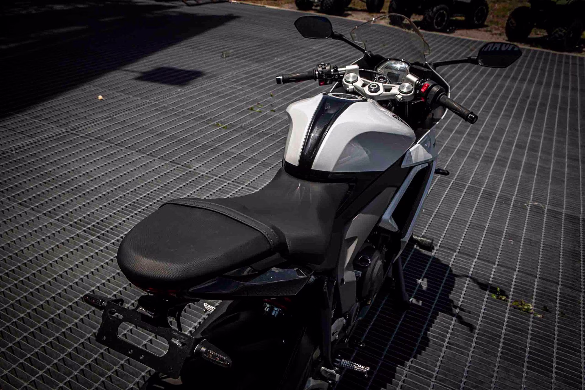 2025 Snowdonia White / Sapphire Black Triumph Daytona 660 Motorcycle