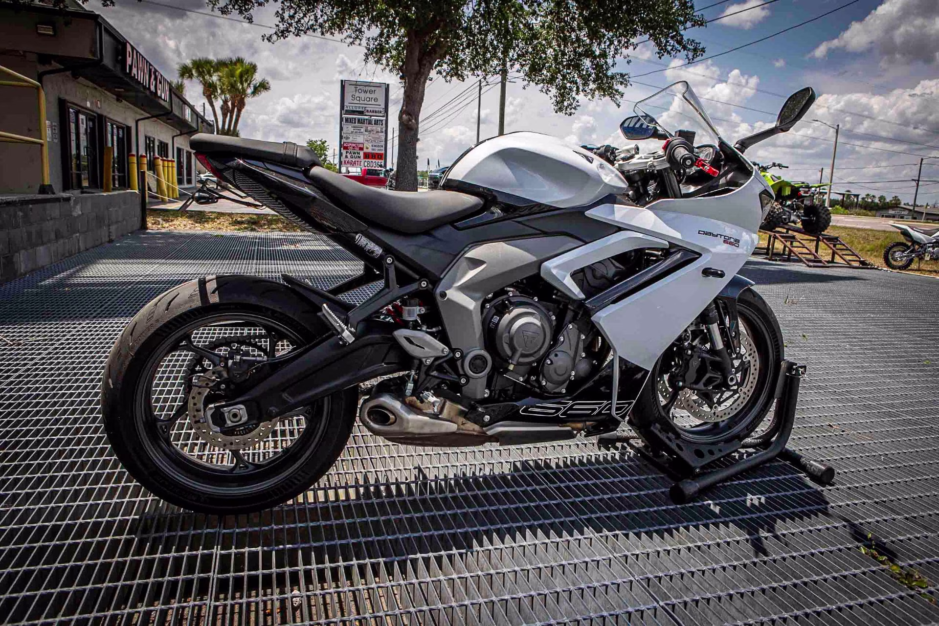 2025 Snowdonia White / Sapphire Black Triumph Daytona 660 Motorcycle