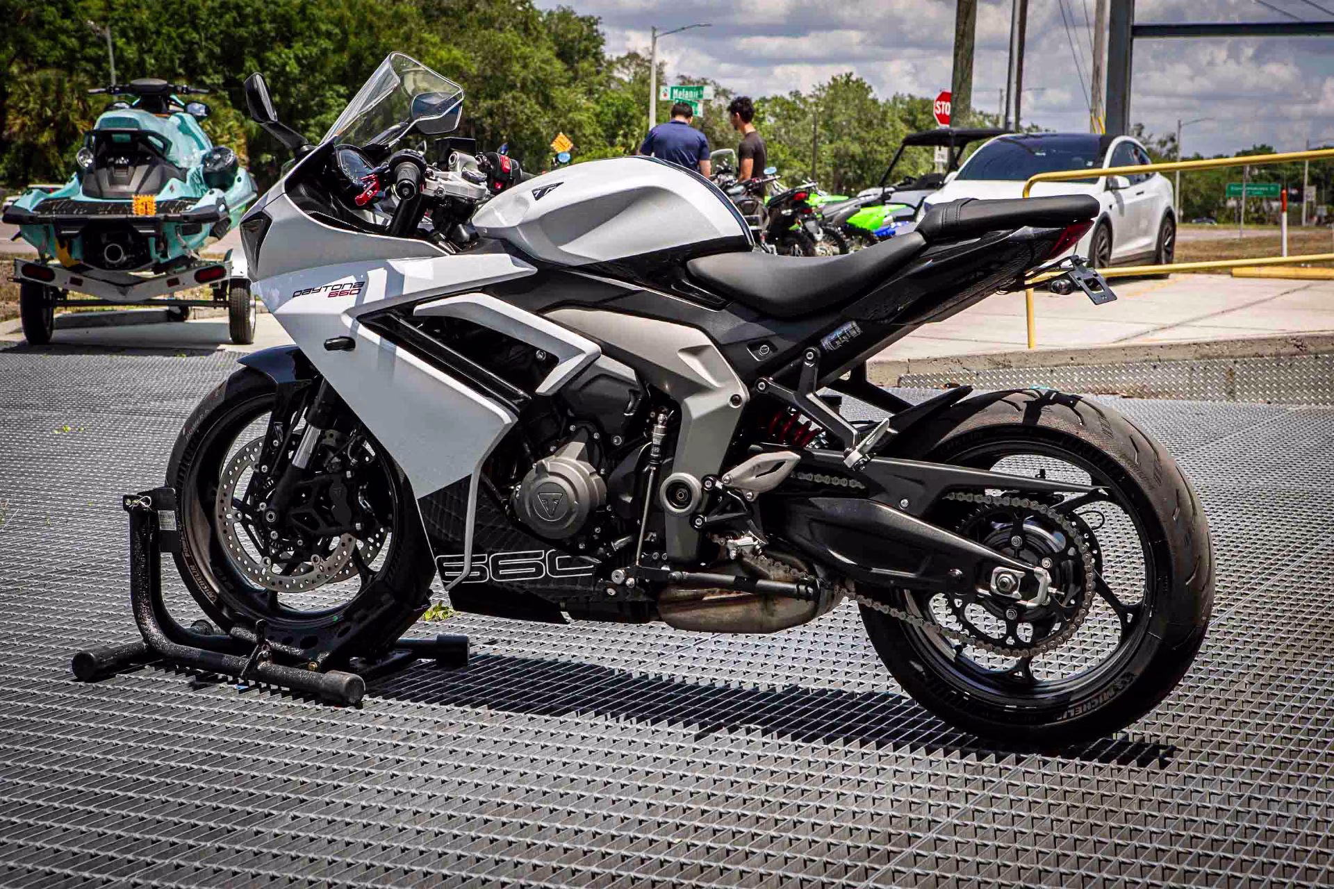 2025 Snowdonia White / Sapphire Black Triumph Daytona 660 Motorcycle