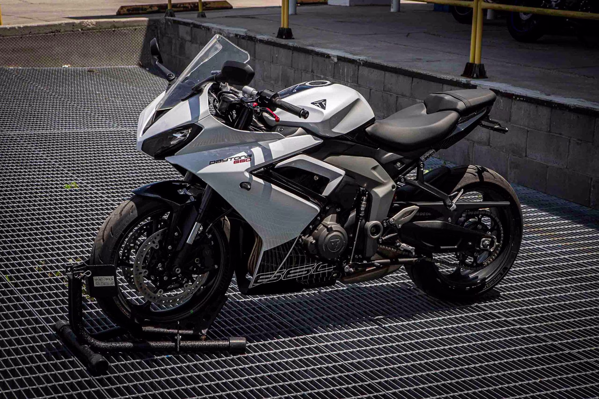 2025 Snowdonia White / Sapphire Black Triumph Daytona 660 Motorcycle