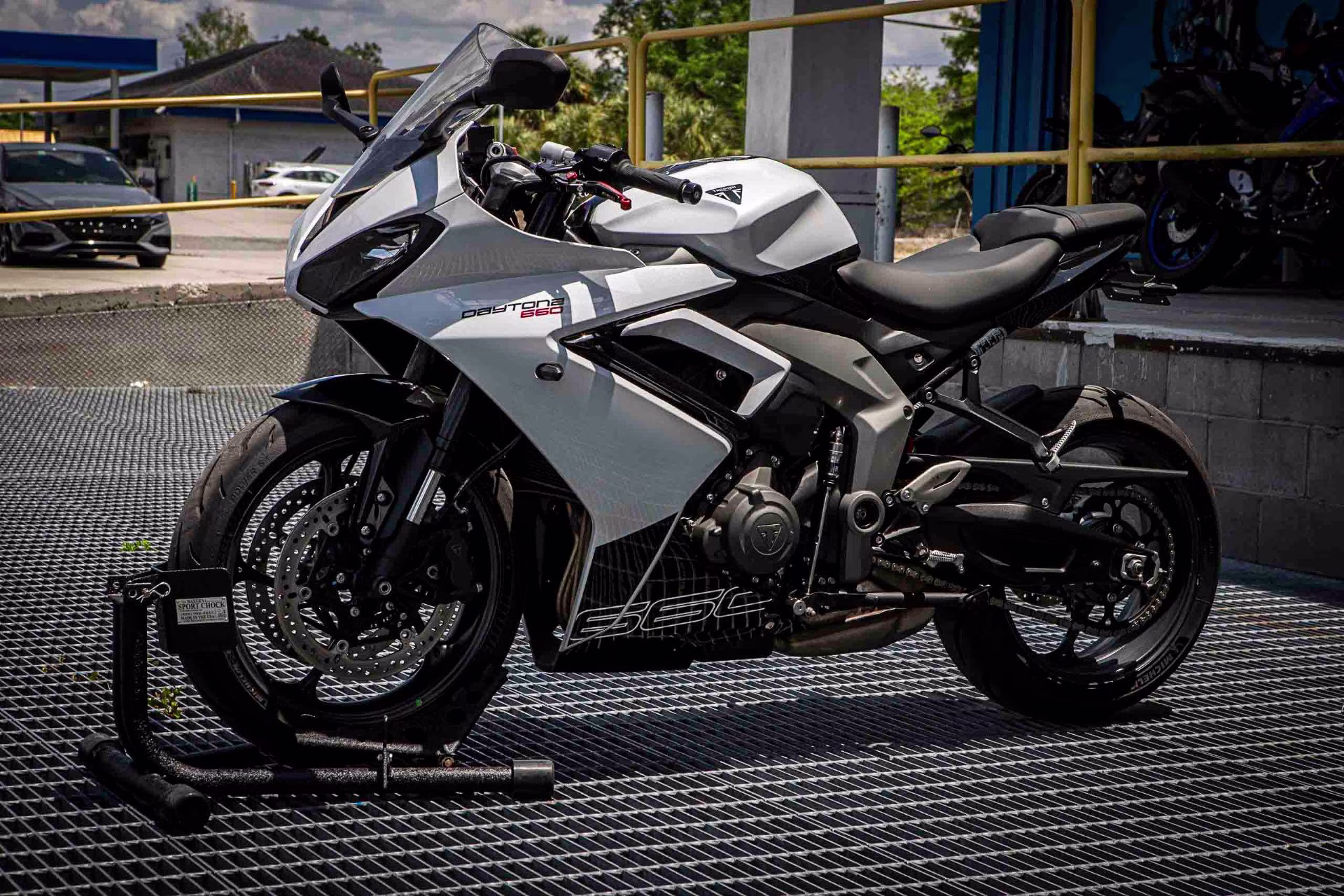 2025 Snowdonia White / Sapphire Black Triumph Daytona 660 Motorcycle