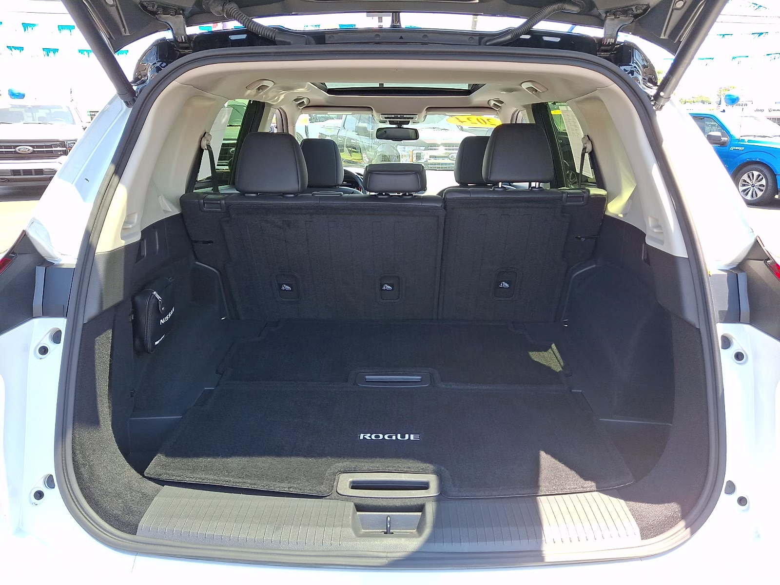 2024 Everest White Pearl - QBE Nissan Rogue Platinum Intelligent AWD AWD