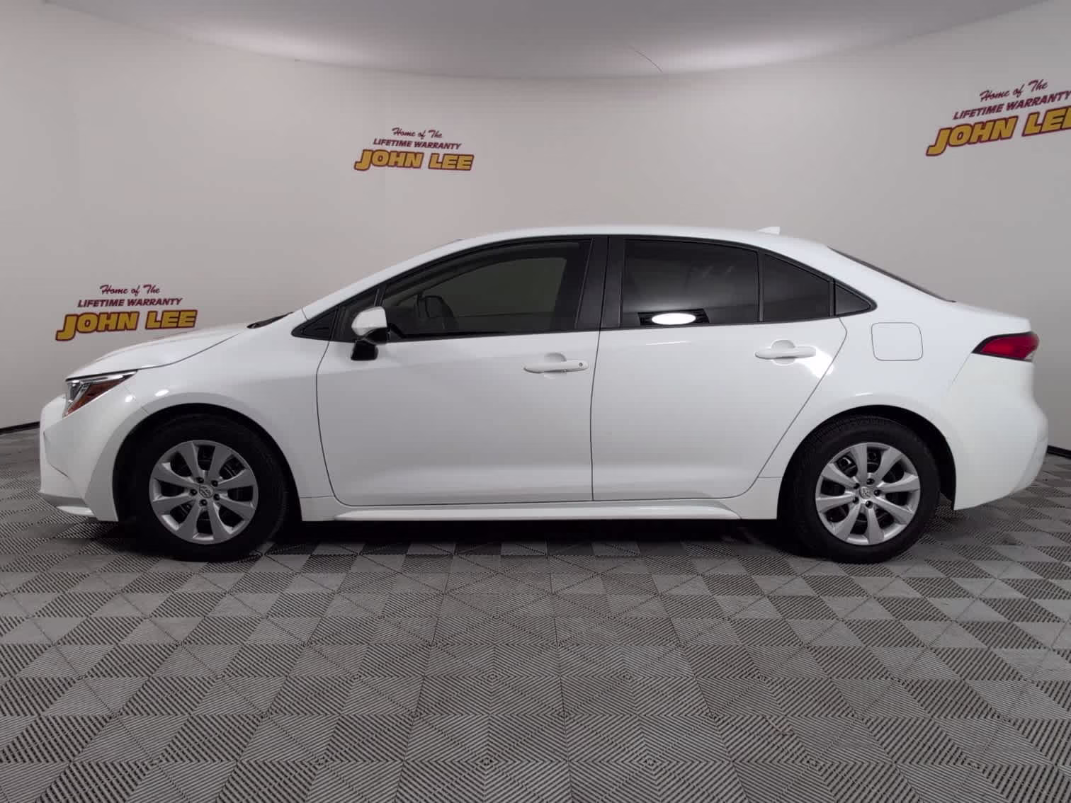 2020 Super White Toyota Corolla LE FWD Sedan