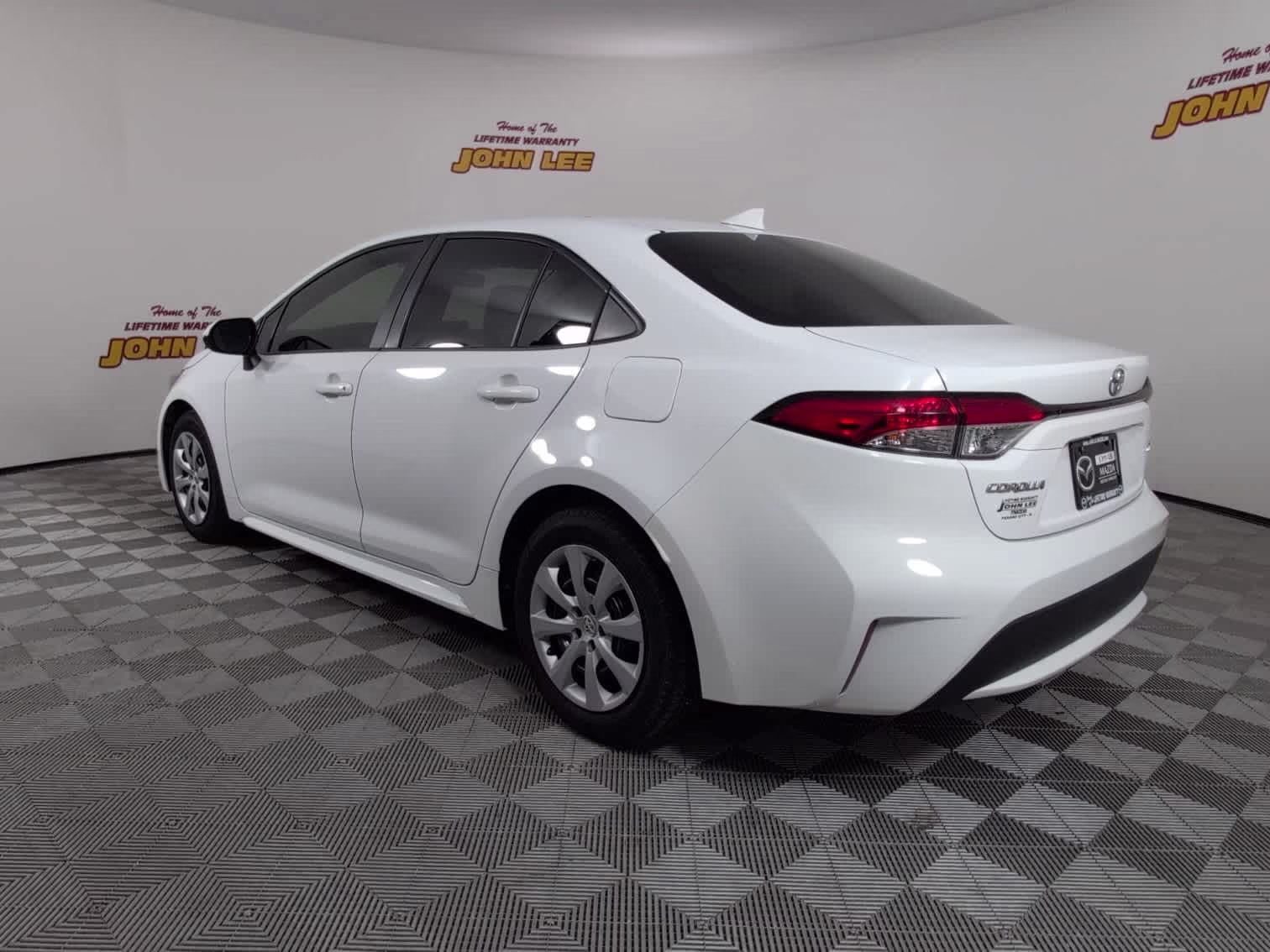 2020 Super White Toyota Corolla LE FWD Sedan