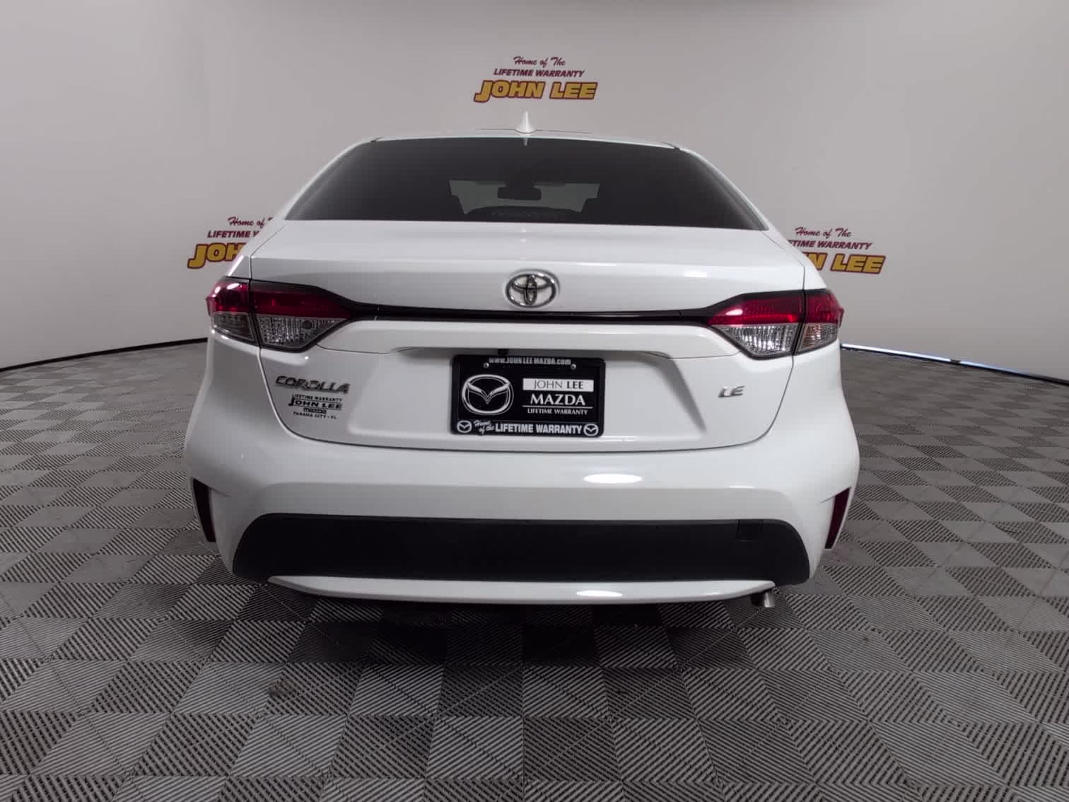 2020 Super White Toyota Corolla LE FWD Sedan