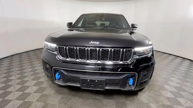 2023 Diamond Black Crystal Pearlcoat Jeep Grand Cherokee Overland 4xe 4X4 SUV