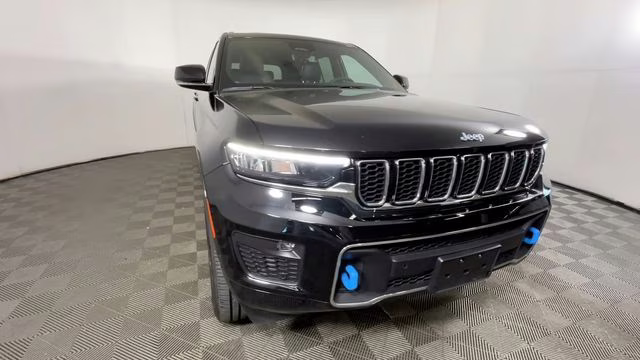 2023 Diamond Black Crystal Pearlcoat Jeep Grand Cherokee Overland 4xe 4X4 SUV