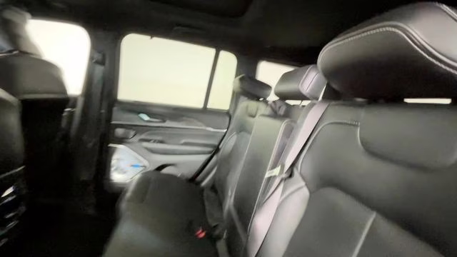2023 Diamond Black Crystal Pearlcoat Jeep Grand Cherokee Overland 4xe 4X4 SUV