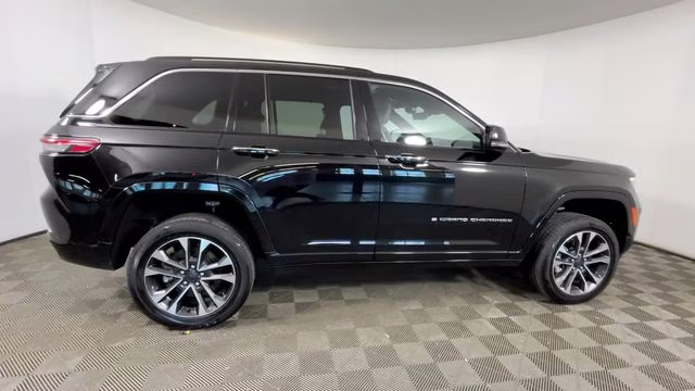 2023 Diamond Black Crystal Pearlcoat Jeep Grand Cherokee Overland 4xe 4X4 SUV