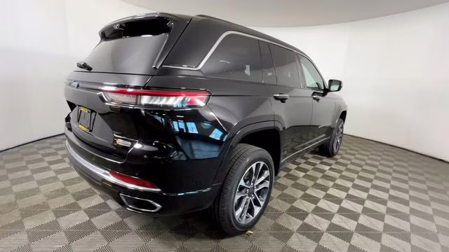 2023 Diamond Black Crystal Pearlcoat Jeep Grand Cherokee Overland 4xe 4X4 SUV