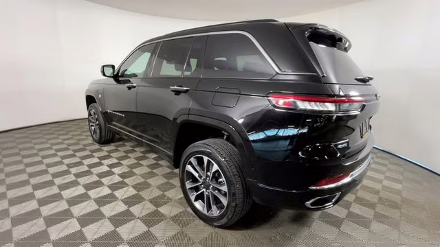 2023 Diamond Black Crystal Pearlcoat Jeep Grand Cherokee Overland 4xe 4X4 SUV