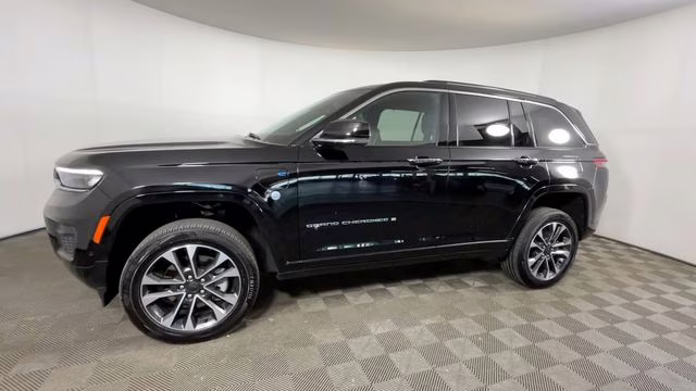 2023 Diamond Black Crystal Pearlcoat Jeep Grand Cherokee Overland 4xe 4X4 SUV