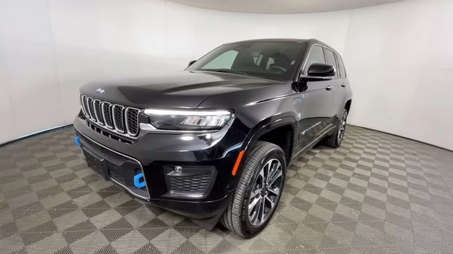 2023 Diamond Black Crystal Pearlcoat Jeep Grand Cherokee Overland 4xe 4X4 SUV