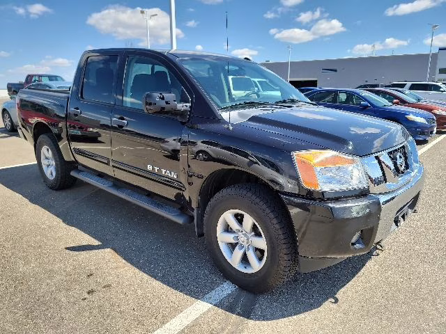2014 Black Nissan Titan SV 4X4 Truck