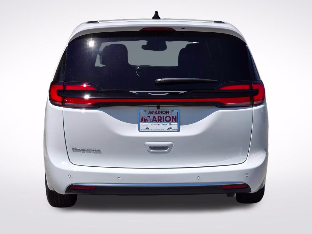 2027 Pw7 Chrysler Pacifica Select FWD Van
