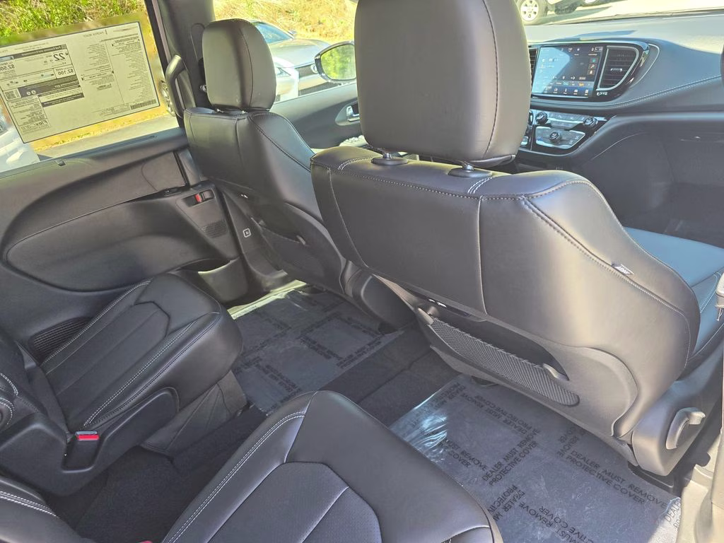 2027 Pw7 Chrysler Pacifica Select FWD Van