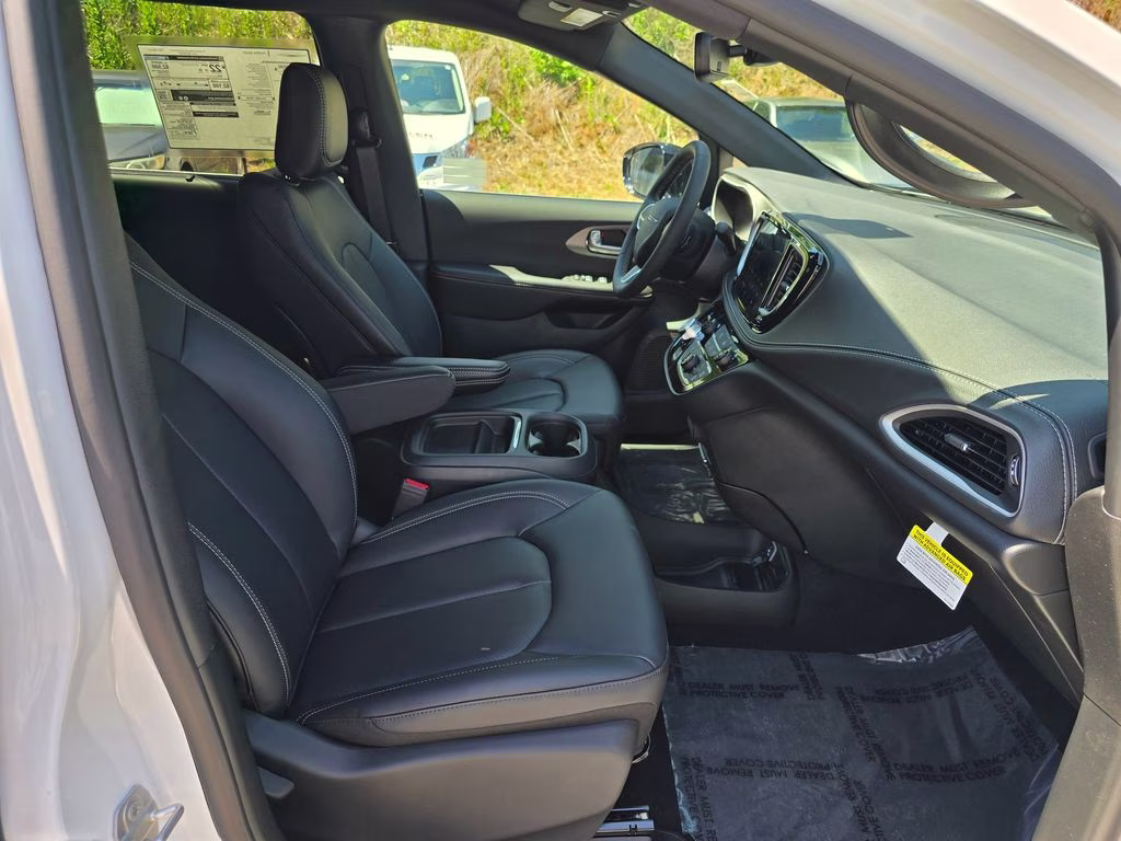 2027 Pw7 Chrysler Pacifica Select FWD Van