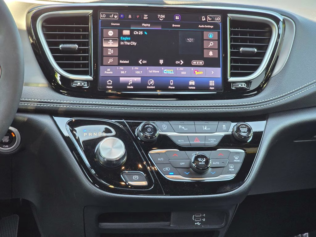 2027 Pw7 Chrysler Pacifica Select FWD Van