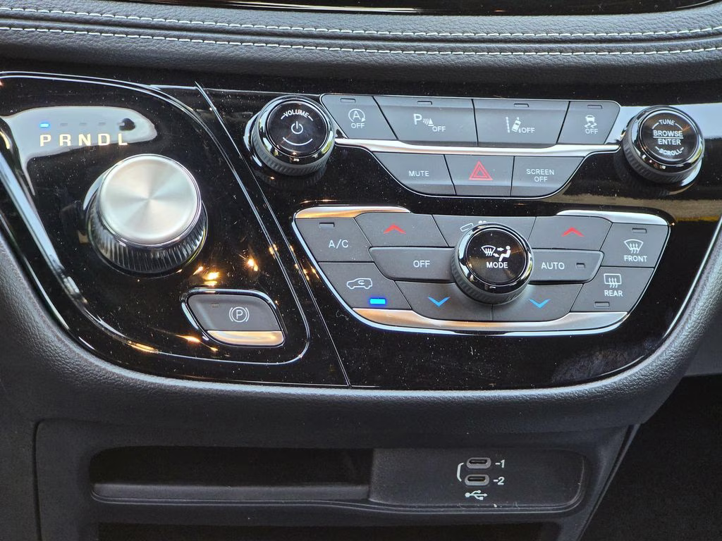2027 Pw7 Chrysler Pacifica Select FWD Van