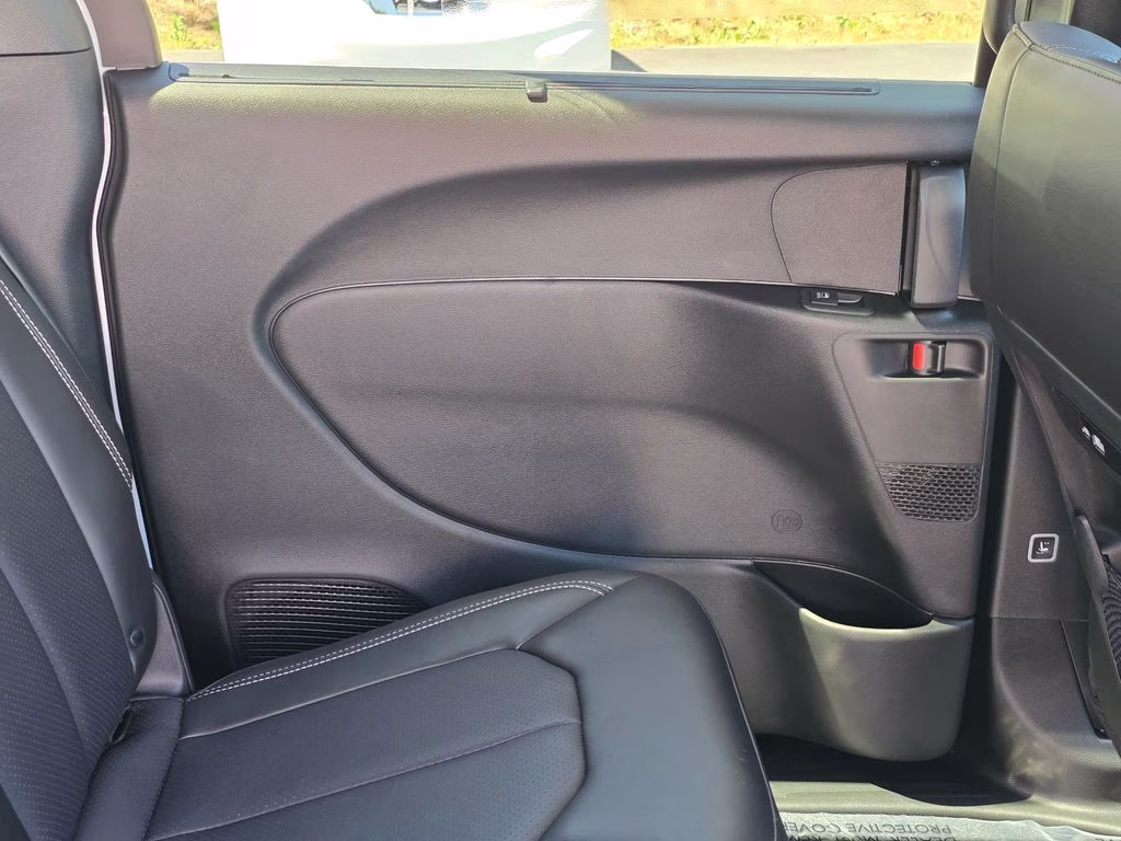 2027 Pw7 Chrysler Pacifica Select FWD Van