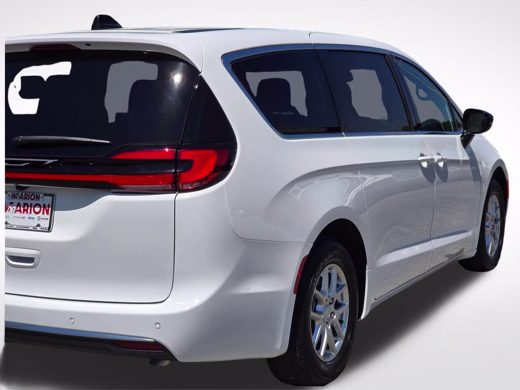 2027 Pw7 Chrysler Pacifica Select FWD Van