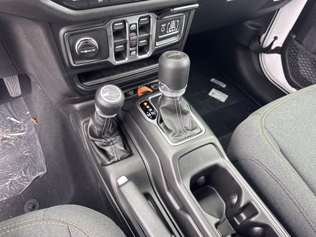 2026 Bright White Clearcoat Jeep Gladiator Sport 4X4 Truck