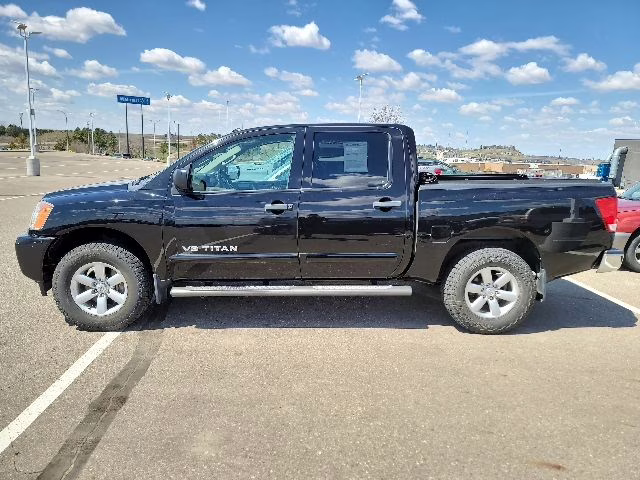 2014 Black Nissan Titan SV 4X4 Truck