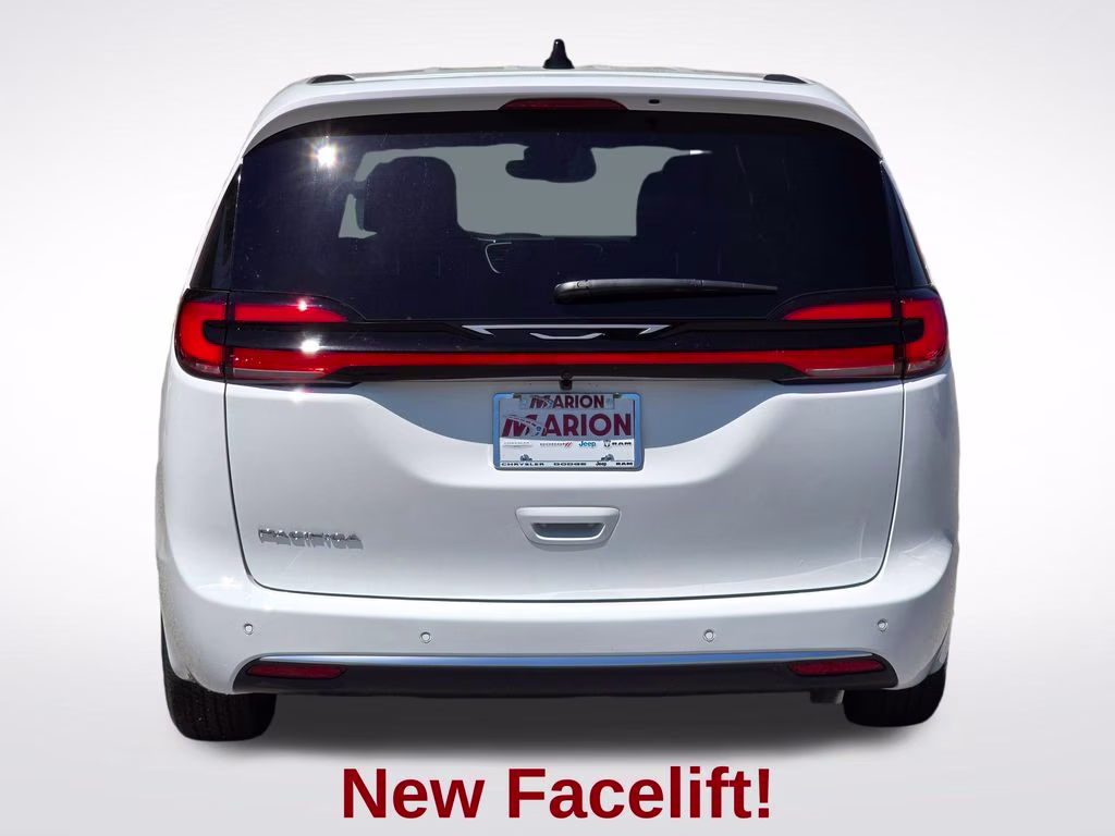 2027 Bright White Clearcoat Chrysler Pacifica Select FWD Van