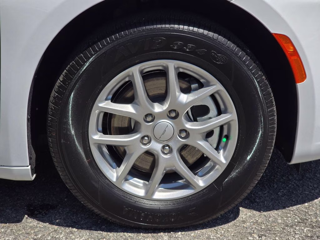 2027 Pw7 Chrysler Pacifica Select FWD Van