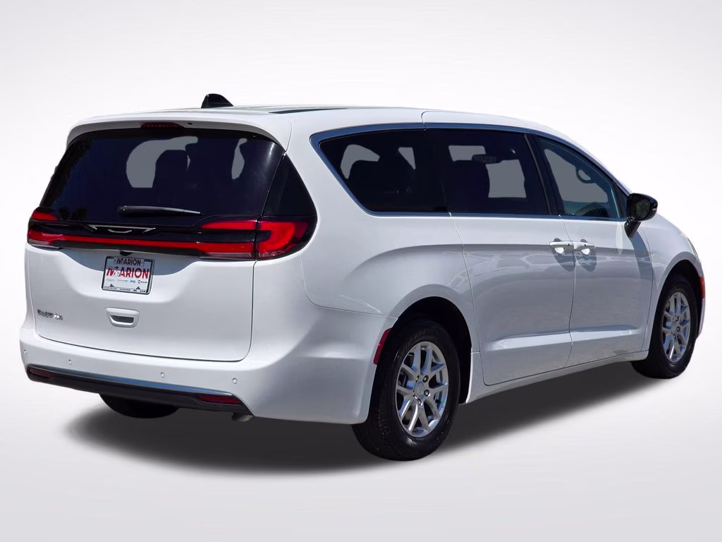 2027 Pw7 Chrysler Pacifica Select FWD Van