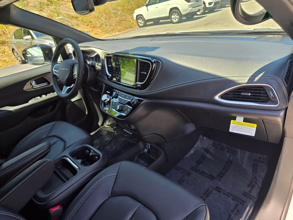 2027 Pw7 Chrysler Pacifica Select FWD Van