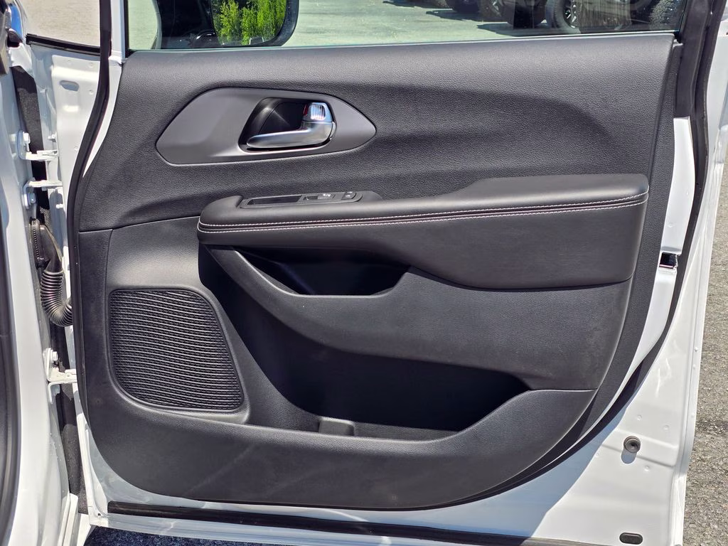 2027 Pw7 Chrysler Pacifica Select FWD Van
