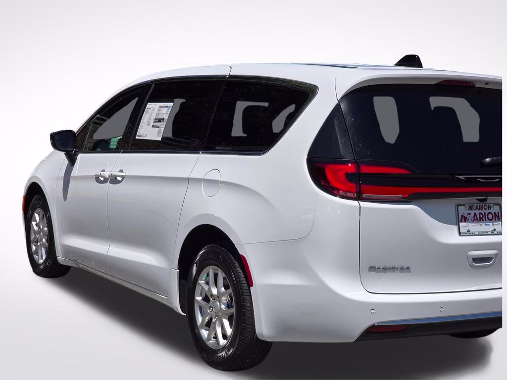 2027 Pw7 Chrysler Pacifica Select FWD Van
