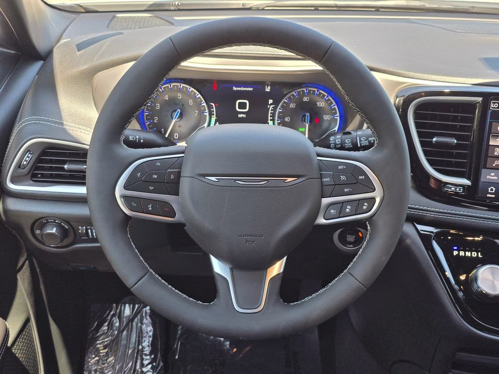 2027 Pw7 Chrysler Pacifica Select FWD Van