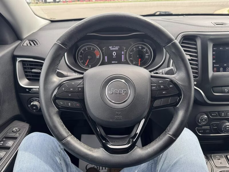 2019 Bright White Clear Coat Jeep Cherokee Altitude 4X4 SUV