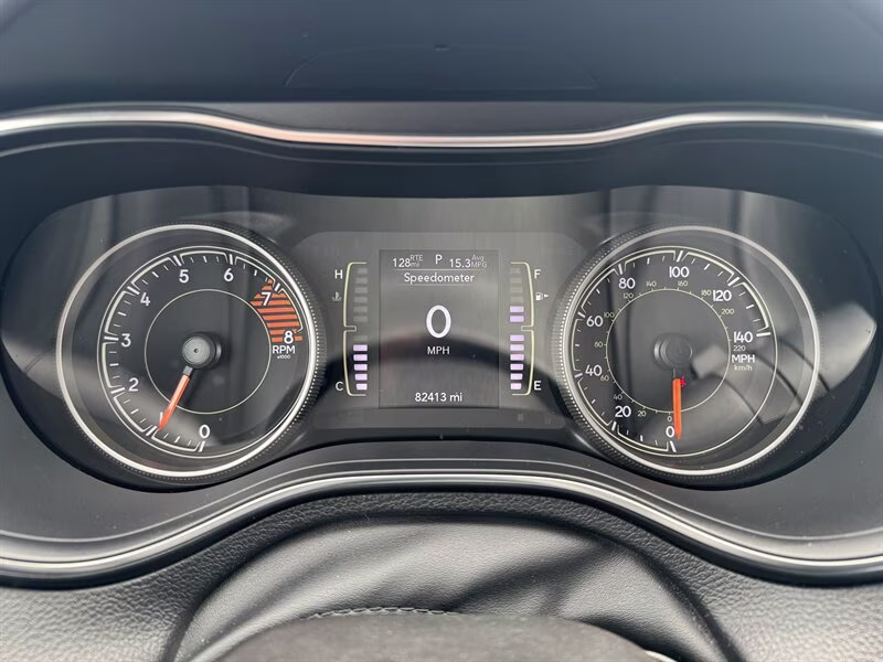 2019 Bright White Clear Coat Jeep Cherokee Altitude 4X4 SUV