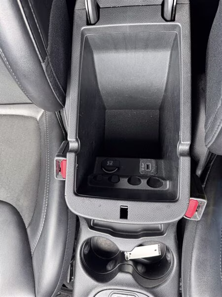 2019 Bright White Clear Coat Jeep Cherokee Altitude 4X4 SUV