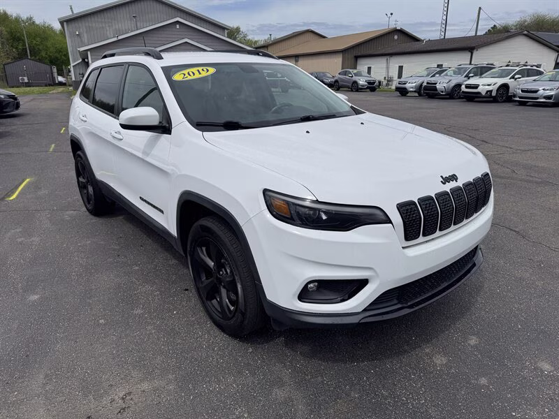 2019 Bright White Clear Coat Jeep Cherokee Altitude 4X4 SUV
