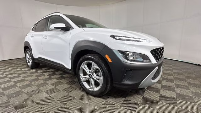 2023 White Hyundai Kona SEL AWD SUV