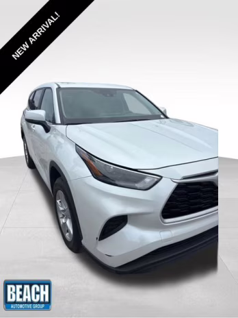 2023 White Toyota Highlander L FWD SUV