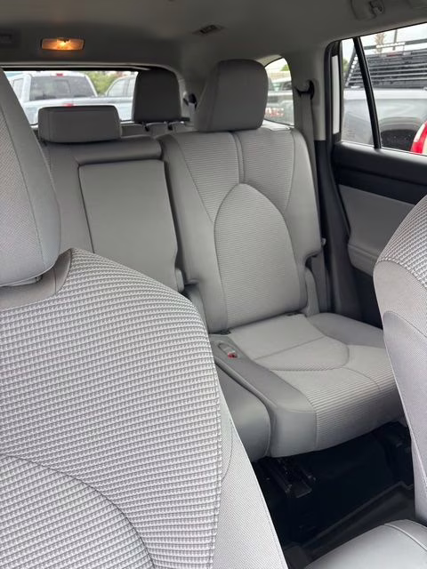 2023 White Toyota Highlander L FWD SUV