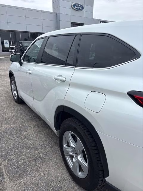 2023 White Toyota Highlander L FWD SUV