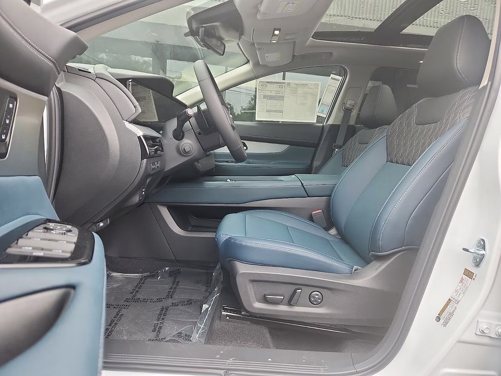 2026 Everest White Pearl Tricoat Nissan Murano Platinum AWD SUV