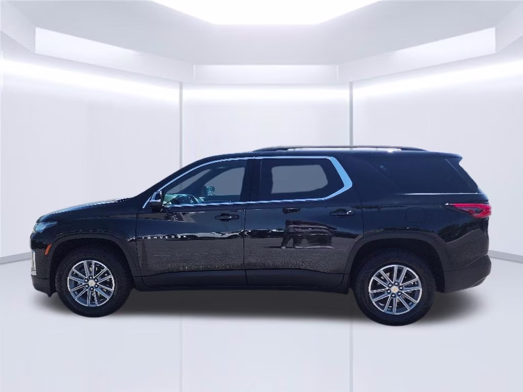 2022 Mosaic Black Metallic Chevrolet Traverse LT FWD SUV
