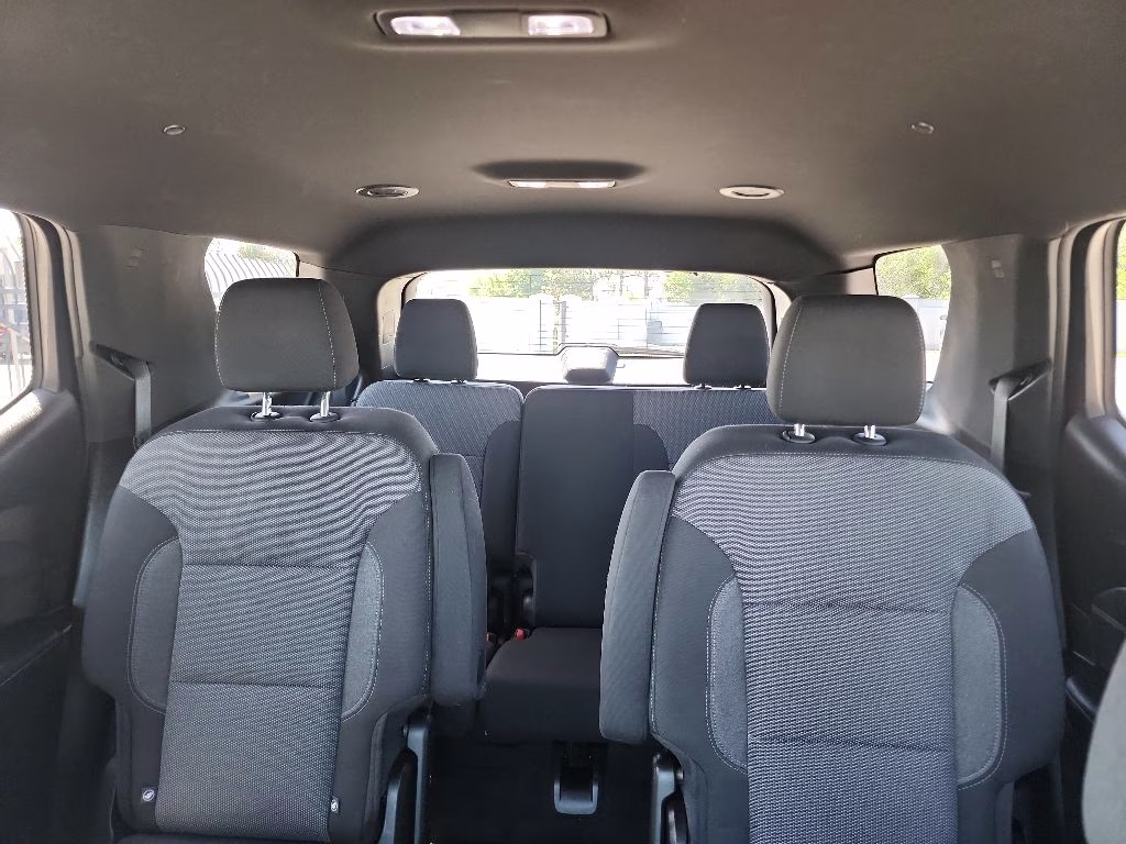 2022 Mosaic Black Metallic Chevrolet Traverse LT FWD SUV