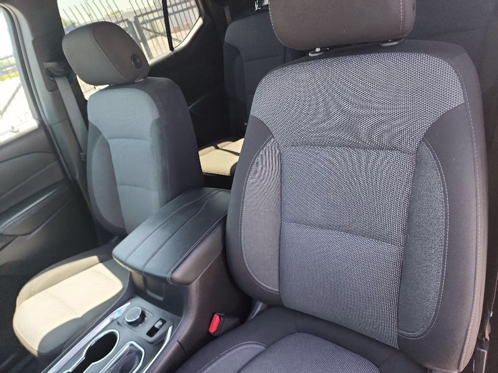 2022 Mosaic Black Metallic Chevrolet Traverse LT FWD SUV