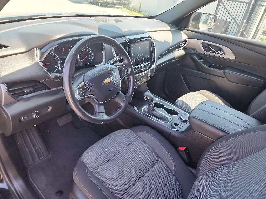 2022 Mosaic Black Metallic Chevrolet Traverse LT FWD SUV